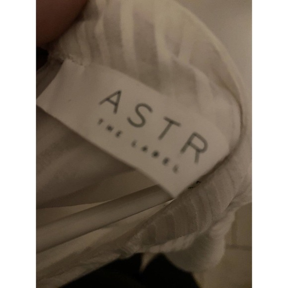 ASTR Chiffon choker collar ruffle top sleeveless Blouse white size medium - Picture 4 of 5